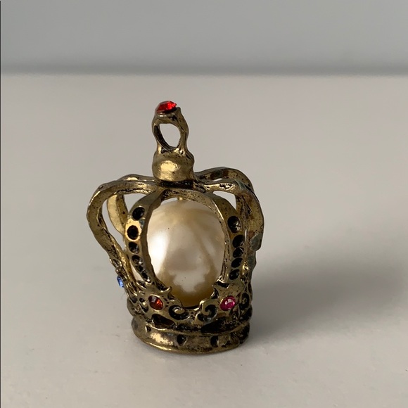 [FREE] with any purchase Vintage Style Crown Pendant - Picture 4 of 6